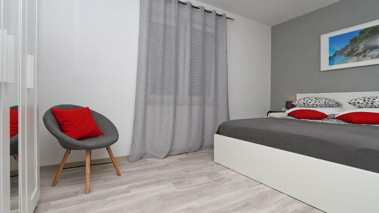 Modern Apartments Iva Макарска Экстерьер фото